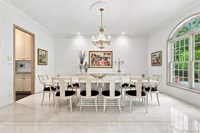 9 Swan Place, Saint James, NY 11780 - Photo 4