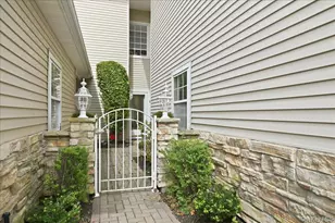 89 Windwatch Dr, Hauppauge, NY 11788 - Photo 2