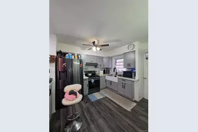 2570 Pearsall Avenue, Bronx, NY 10469 - Photo 4