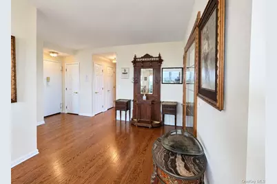 27010 Grand Central Parkway #18E, Floral Park, NY 11005 - Photo 4