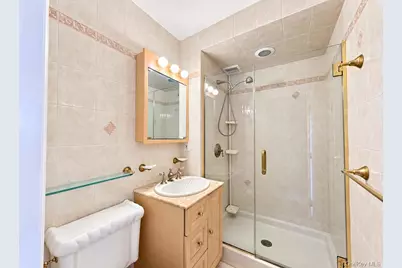 27010 Grand Central Parkway #18E, Floral Park, NY 11005 - Photo 18