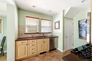 410 Clinton St, Bellmore, NY 11710 - Photo 22