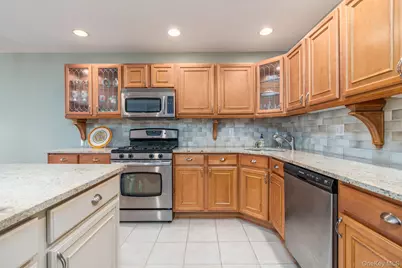 606 Willow Pond Drive #606, Riverhead, NY 11901 - Photo 10