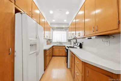 333 E 238th Street, Bronx, NY 10470 - Photo 8