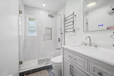 5310 206th Street, Oakland Gardens, NY 11364 - Photo 4
