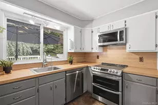 23 Westview Dr, Poughkeepsie, NY 12603 - Photo 12