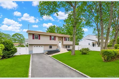 339 Avenue B, Ronkonkoma, NY 11779 - Photo 1