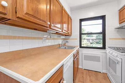 1197 E Broadway #K24, Hewlett, NY 11557 - Photo 6