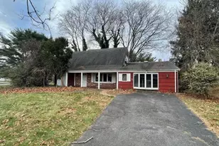 3 Maymont Ln, Stony Brook, NY 11790 - Photo 2