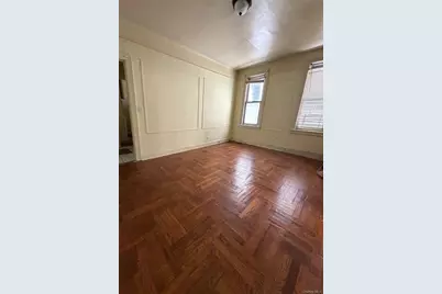 719 E 242nd Street, Bronx, NY 10470 - Photo 4
