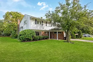 29 Randy Ln, Plainview, NY 11803 - Photo 2