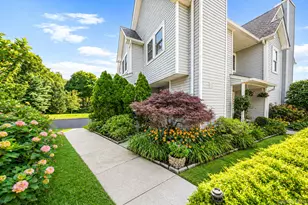 112 Erin Ln, East Setauket, NY 11733 - Photo 2