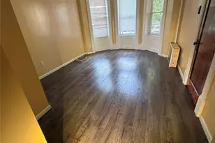 27 Stephens Ct, Brooklyn, NY 11226 - Photo 2