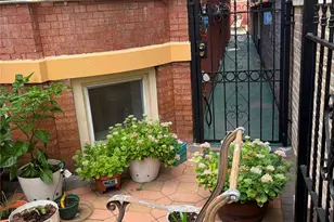 27 Stephens Ct, Brooklyn, NY 11226 - Photo 12