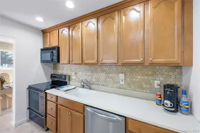 148 Birs Avenue, Lindenhurst, NY 11757 - Photo 12