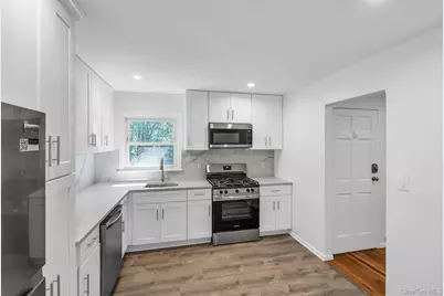 7 Anchorage Road #2, Port Washington, NY 11050 - Photo 6