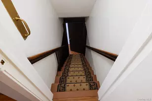 72 Mohawk Rd, Yonkers, NY 10710 - Photo 26