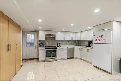 137-66 70th Road, Kew Gardens, NY 11367 - Photo 18