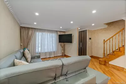 137-66 70th Road, Kew Gardens, NY 11367 - Photo 4