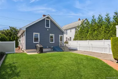 99 Barwick Street, Floral Park, NY 11001 - Photo 4