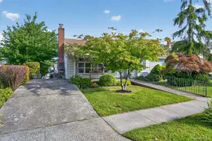 84 E Lido Promenade, Lindenhurst, NY 11757 - Photo 2