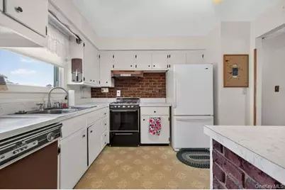 84 E Lido Promenade, Lindenhurst, NY 11757 - Photo 18