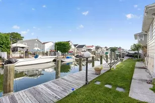84 E Lido Promenade, Lindenhurst, NY 11757 - Photo 32