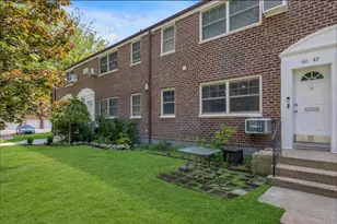 60-47 251st St, Little Neck, NY 11362 - Photo 10