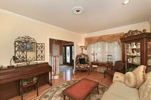 7 Ona Ave, Dix Hills, NY 11746 - Photo 16