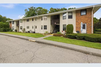 27 Walden Court #F, Yorktown Heights, NY 10598 - Photo 2