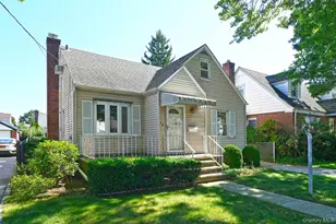 12 Hull Ave, New Hyde Park, NY 11040 - Photo 2