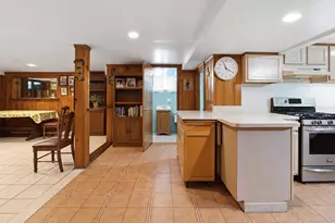 1610 Astor Ave, Bronx, NY 10469 - Photo 14