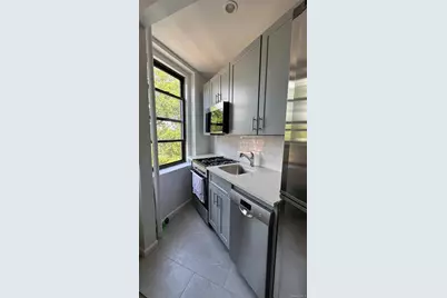 44-14 Newtown Road #3T, Astoria, NY 11103 - Photo 4
