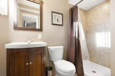 1420 Holiday Park Drive, Wantagh, NY 11793 - Photo 16