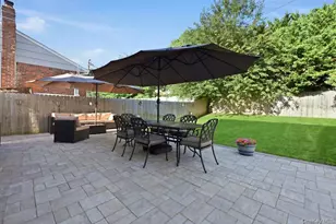 1420 Holiday Park Dr, Wantagh, NY 11793 - Photo 28