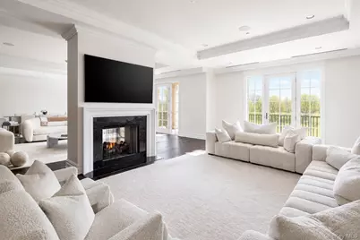 3000 Royal Court #3211, North Hills, NY 11040 - Photo 2