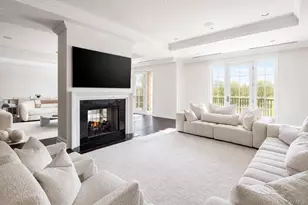 3000 Royal Ct, North Hills, NY 11040 - Photo 2