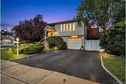 285 N Oak Street, Massapequa, NY 11758 - Photo 2