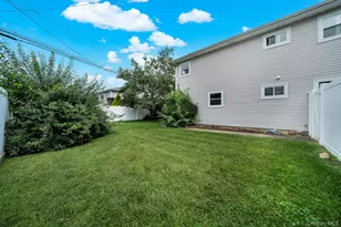 285 N Oak St, Massapequa, NY 11758 - Photo 36