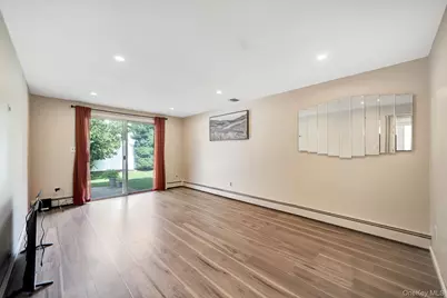 285 N Oak Street, Massapequa, NY 11758 - Photo 8
