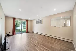 285 N Oak St, Massapequa, NY 11758 - Photo 8