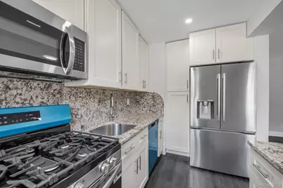 141-15 Union Turnpike #1-O, Flushing, NY 11367 - Photo 4