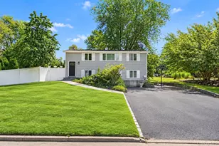 19 Badger Ln, East Setauket, NY 11733 - Photo 2