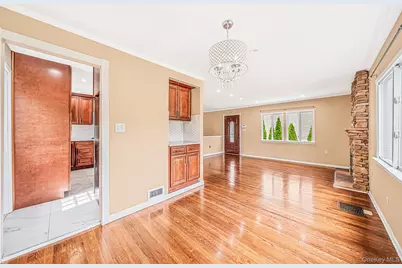 5 Willets Drive, Syosset, NY 11791 - Photo 8