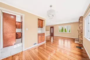 5 Willets Dr, Syosset, NY 11791 - Photo 8