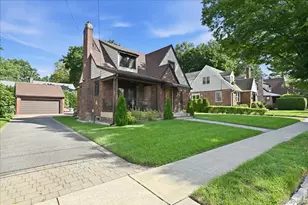 201 Glenmore St, East Williston, NY 11596 - Photo 2