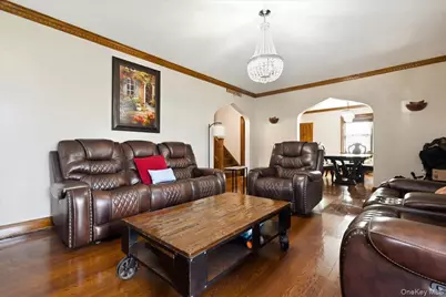 201 Glenmore Street, East Williston, NY 11596 - Photo 6