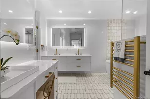 105 Woodhill Ln, Manhasset, NY 11030 - Photo 26