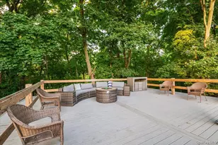 105 Woodhill Ln, Manhasset, NY 11030 - Photo 46