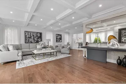 105 Woodhill Lane, Manhasset, NY 11030 - Photo 4